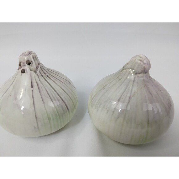 Onion Salt And Pepper Shakers Purple White Green 2 1/4" Tall - Picture 5 of 9